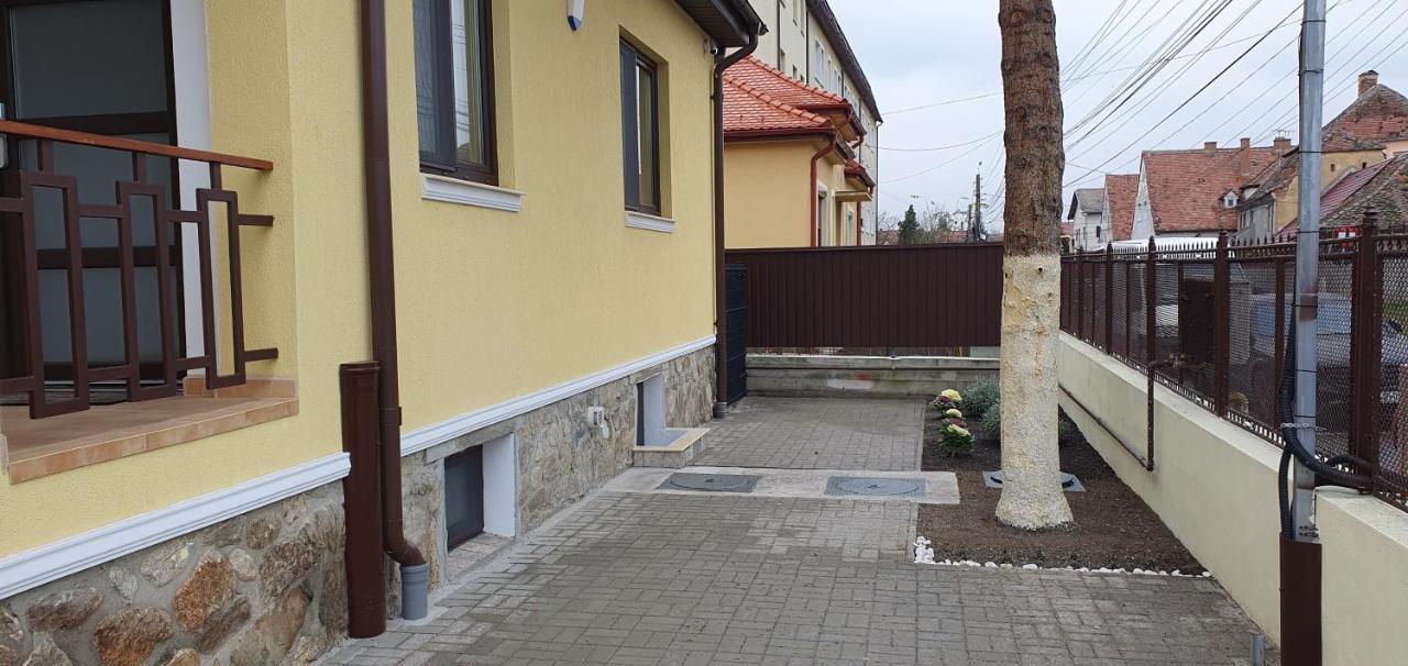 Yellow House Sibiu Exterior foto